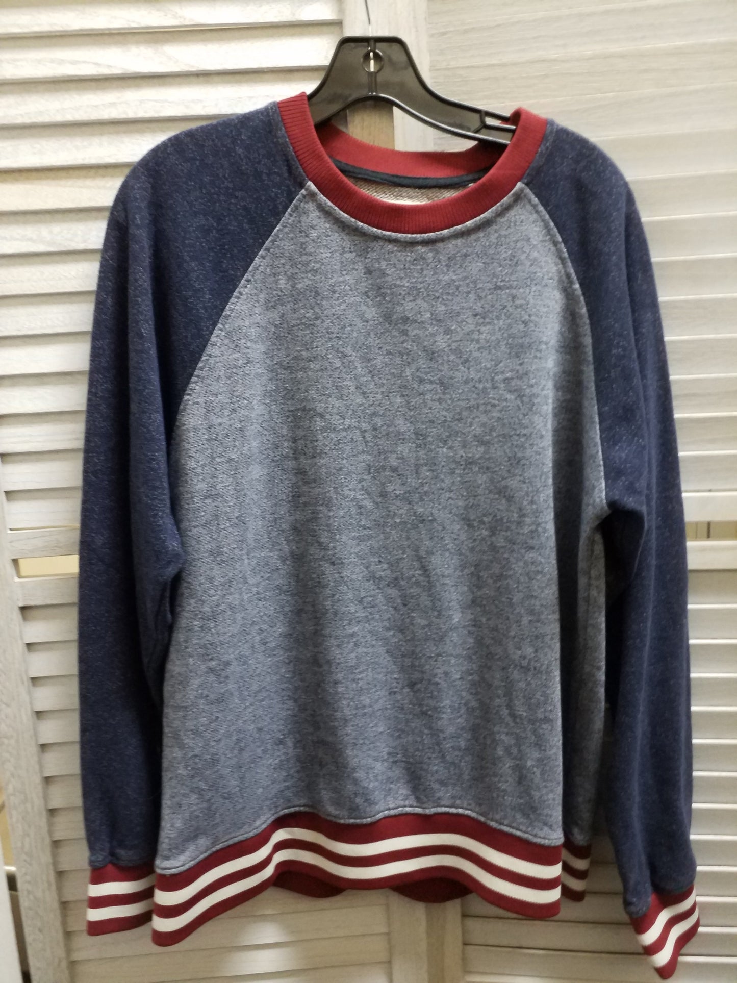 Sweatshirt Crewneck By Clothes Mentor  Size: L