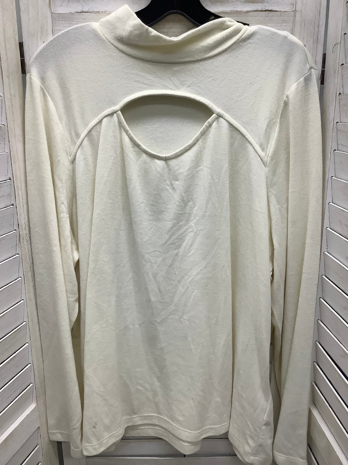 Top Long Sleeve By Clothes Mentor In Cream, Size: 3x