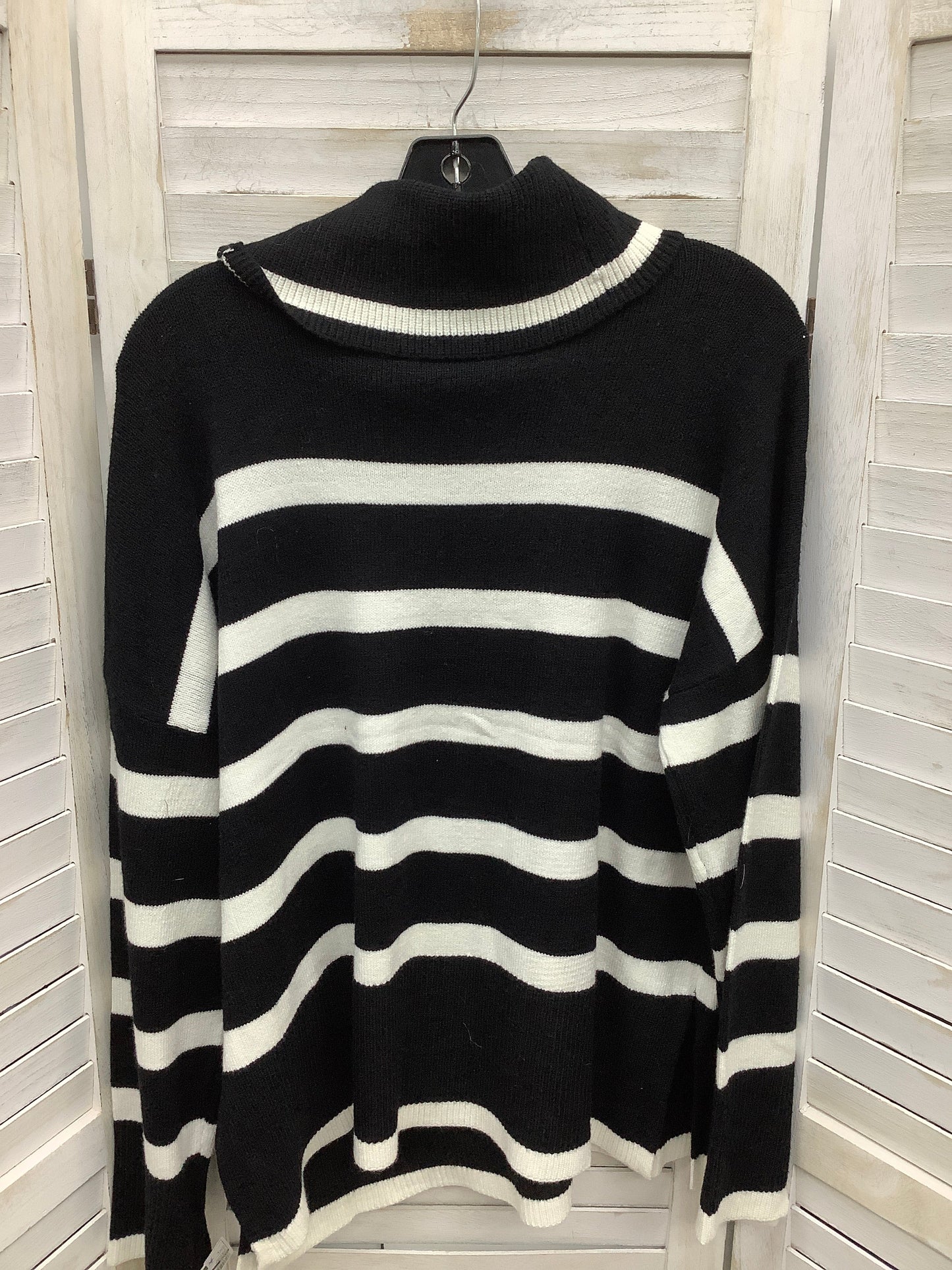 Sweater By Luxe  Size: L