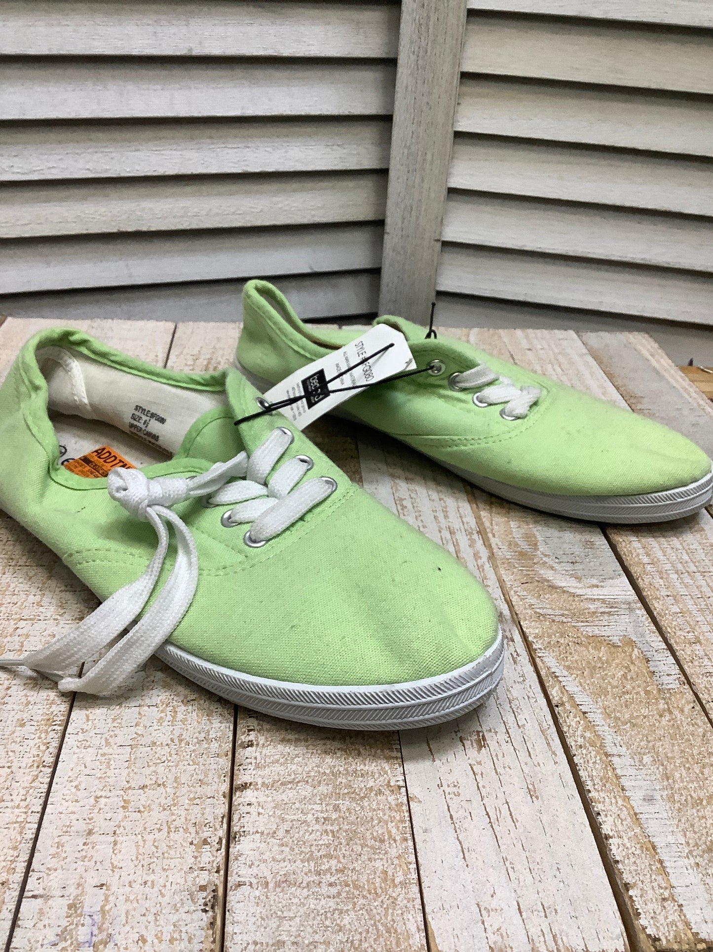 Lime Green Shoes Sneakers Clothes Mentor, Size 6.5