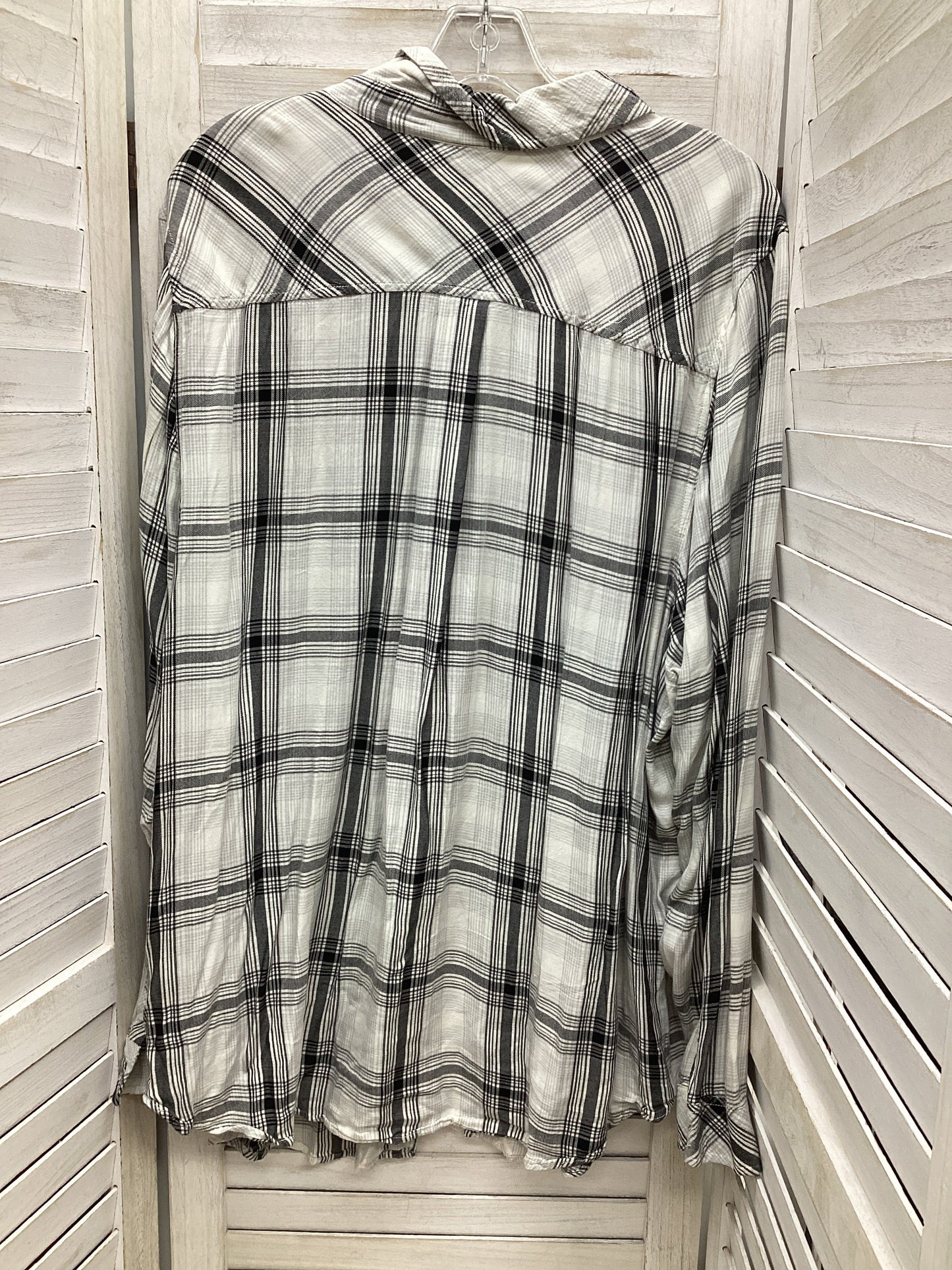 Top Long Sleeve By Torrid In Plaid Pattern, Size: 3x