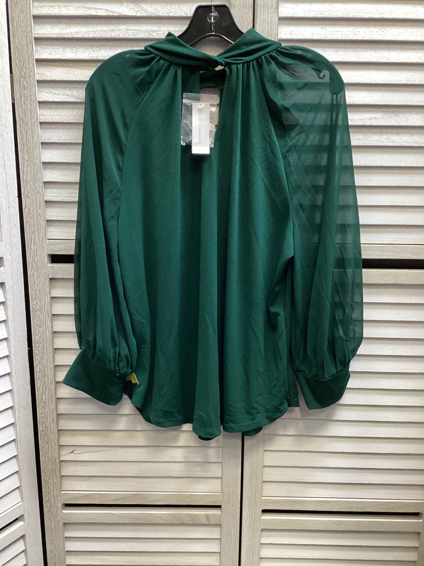 Top Long Sleeve By New York And Co In Green, Size: Xl