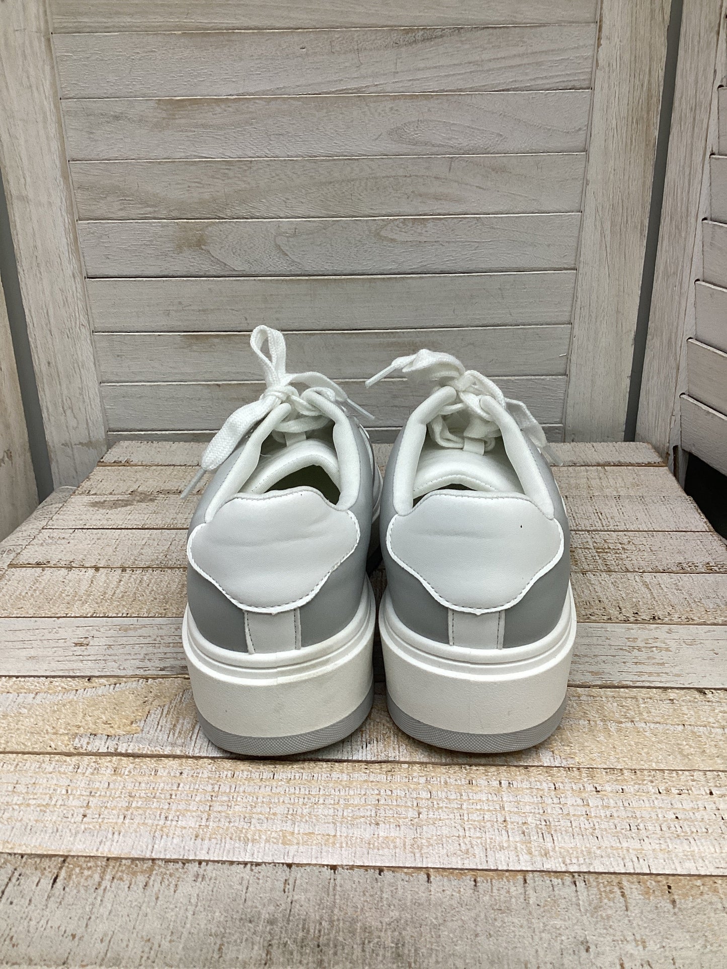 Shoes Sneakers By Madden Girl In White, Size: 7.5