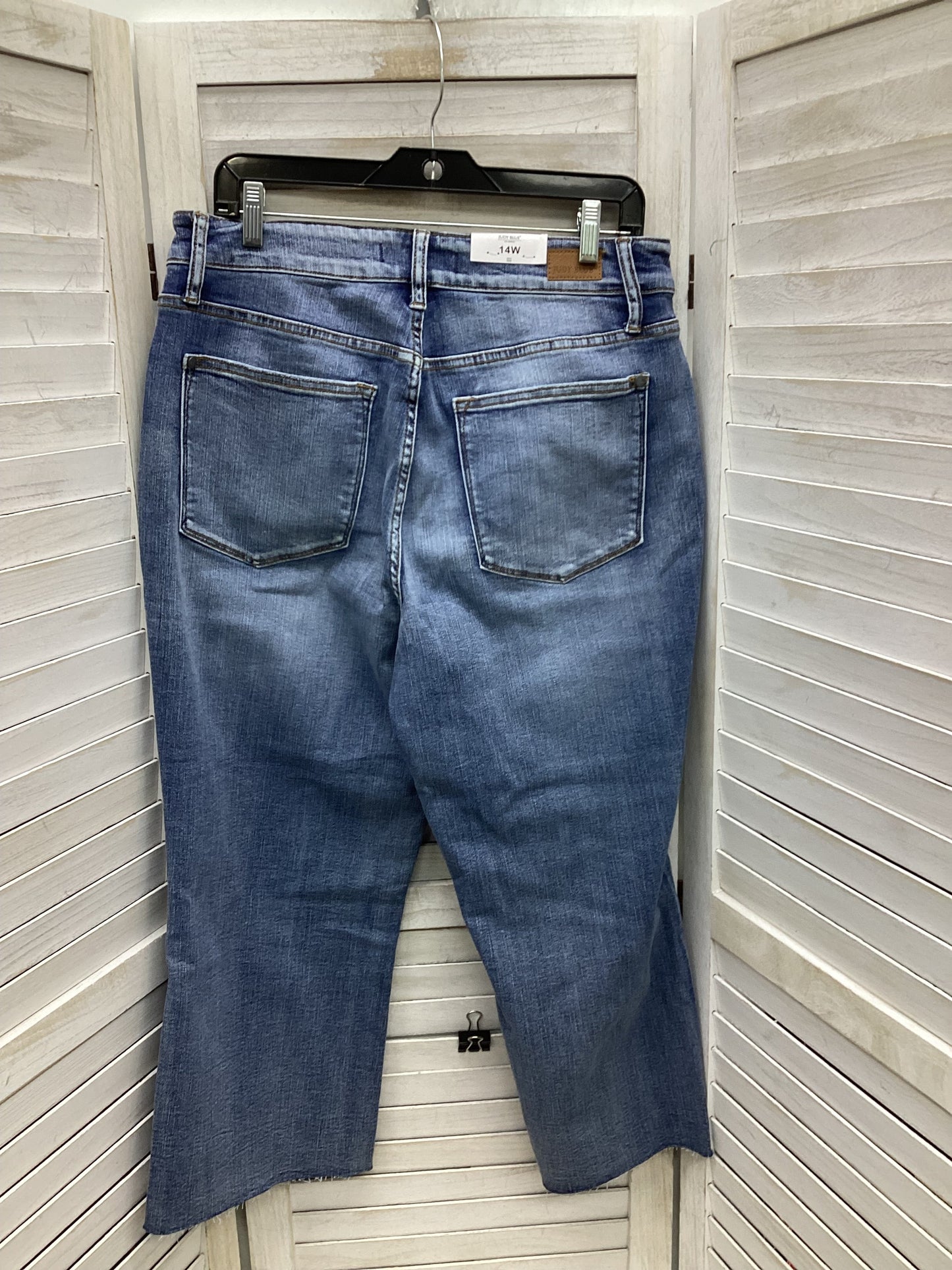 Jeans Cropped By Judy Blue In Blue Denim, Size: 14