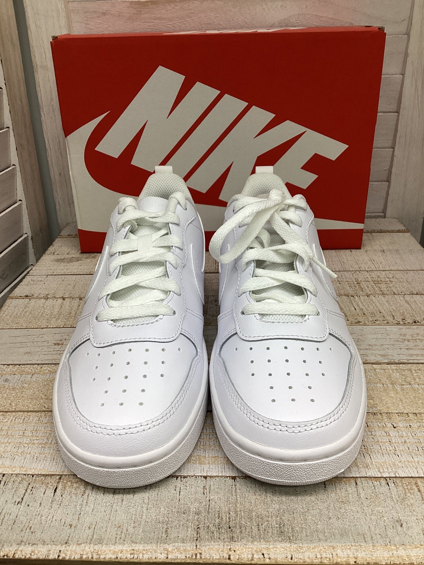 Shoes Athletic By Nike In White, Size: 8