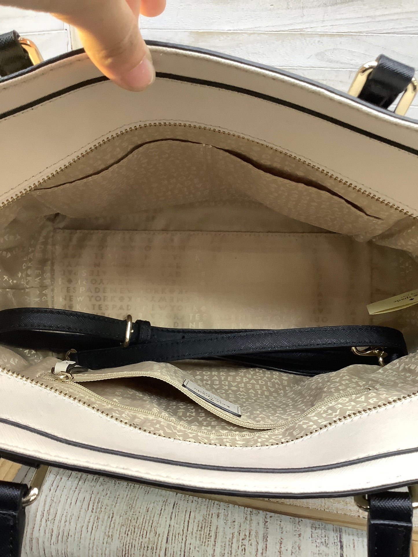 Crossbody Designer By Kate Spade, Size: Medium