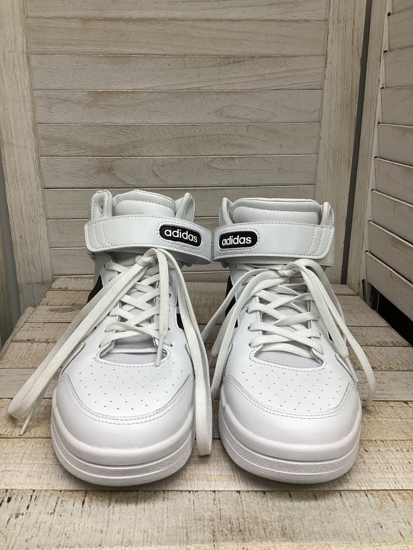 Shoes Sneakers By Adidas In White, Size: 10