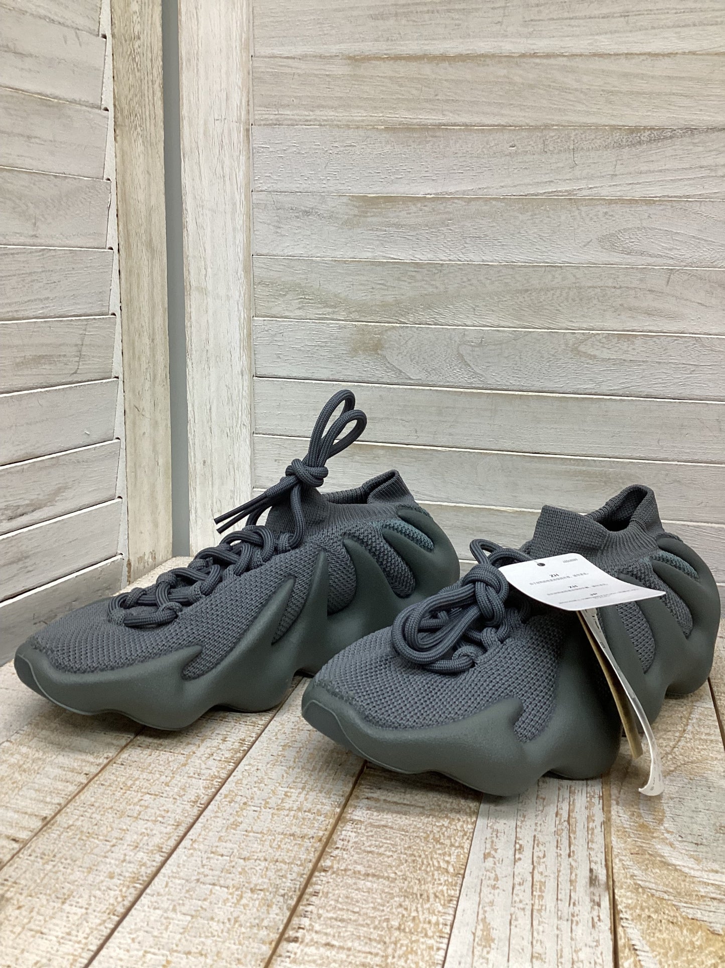 Shoes Designer By Yeezy In Grey, Size: 5