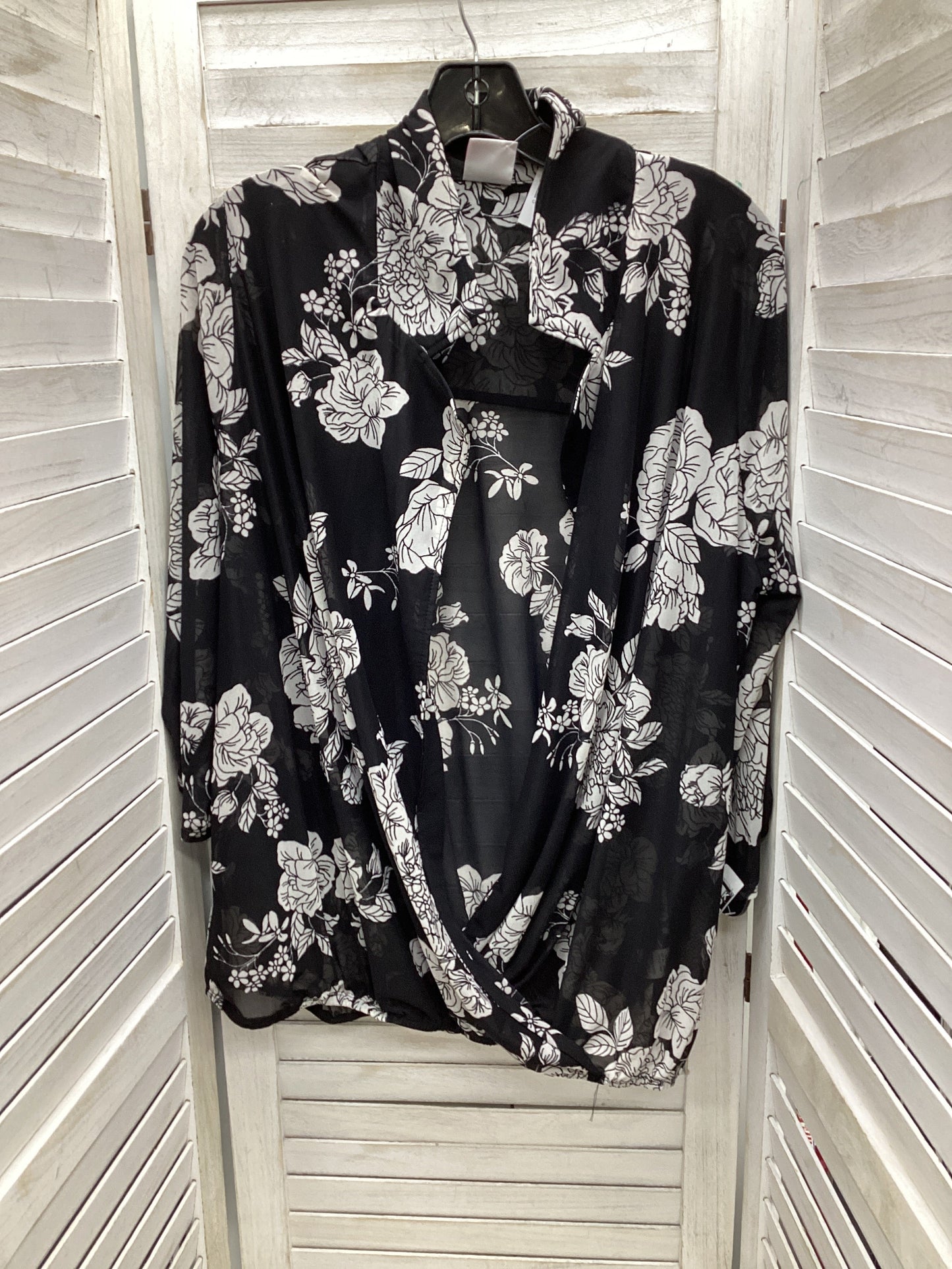 Top Long Sleeve By Clothes Mentor In Floral Print, Size: 2x