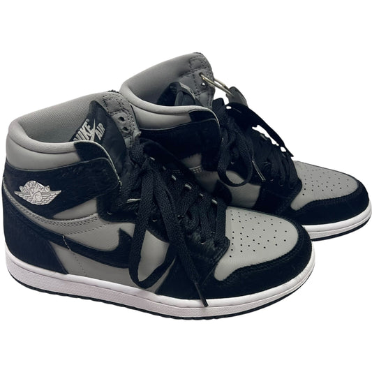 Shoes Sneakers By Nike In Black & Grey, Size: 6