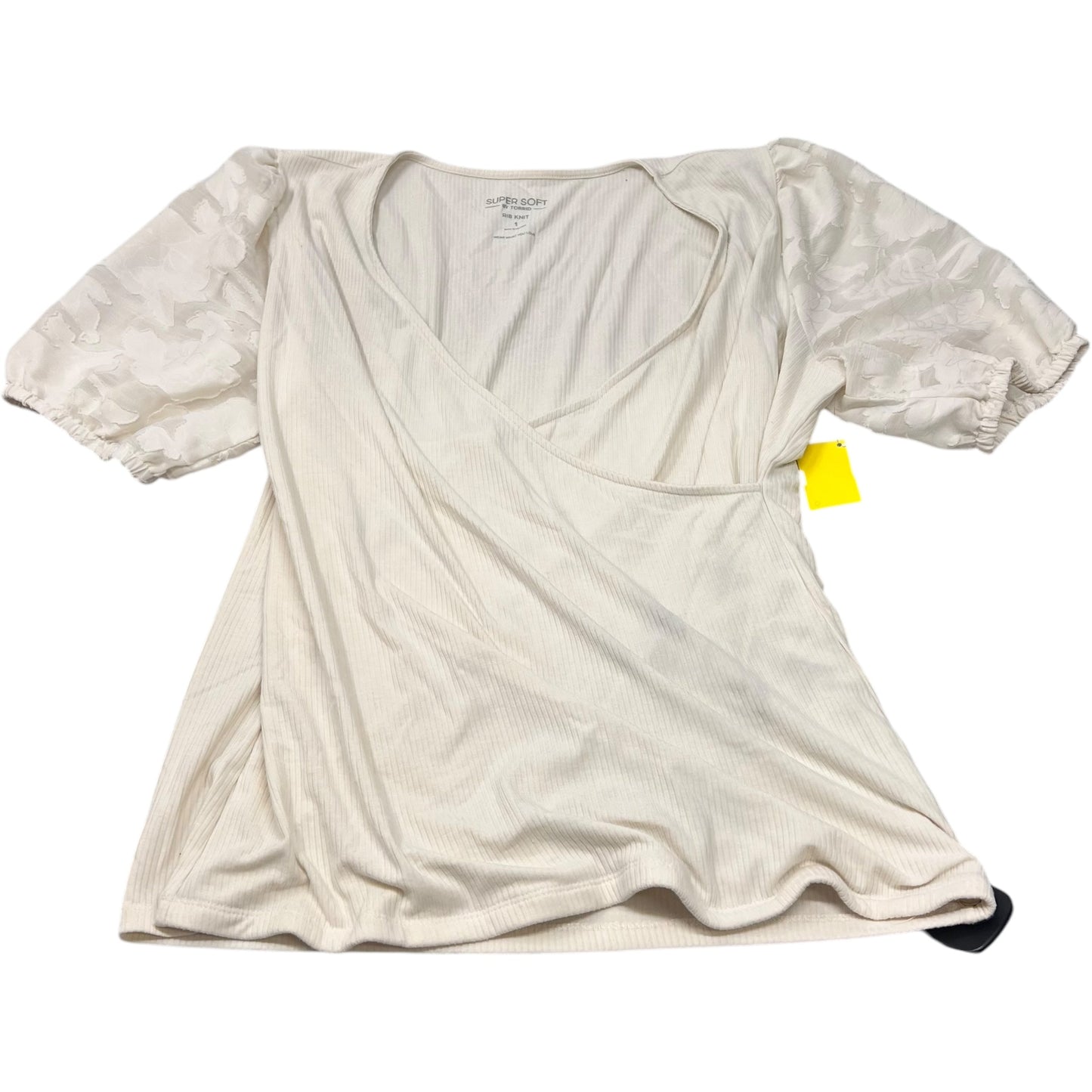 Top Short Sleeve By Torrid In Cream, Size: 1x