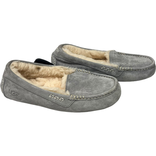 Shoes Designer By Ugg In Grey, Size: 7