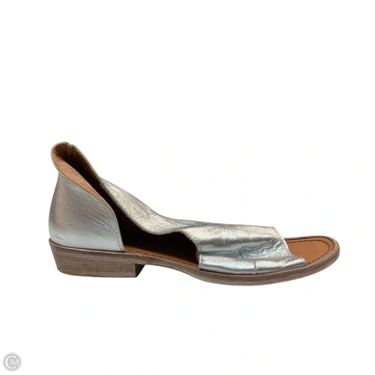 Sandals Flats By Free People In Silver, Size: 7.5