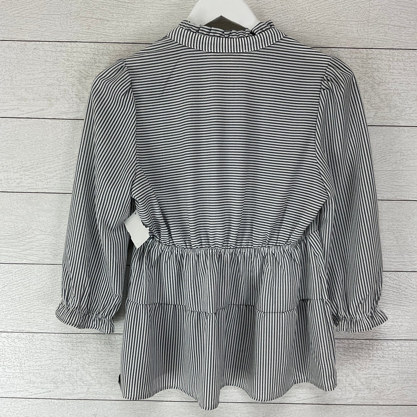 Top Long Sleeve By Monteau In Grey, Size: M