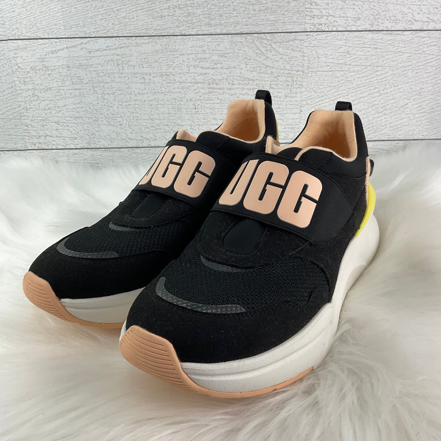 Shoes Athletic By Ugg In Black, Size: 8