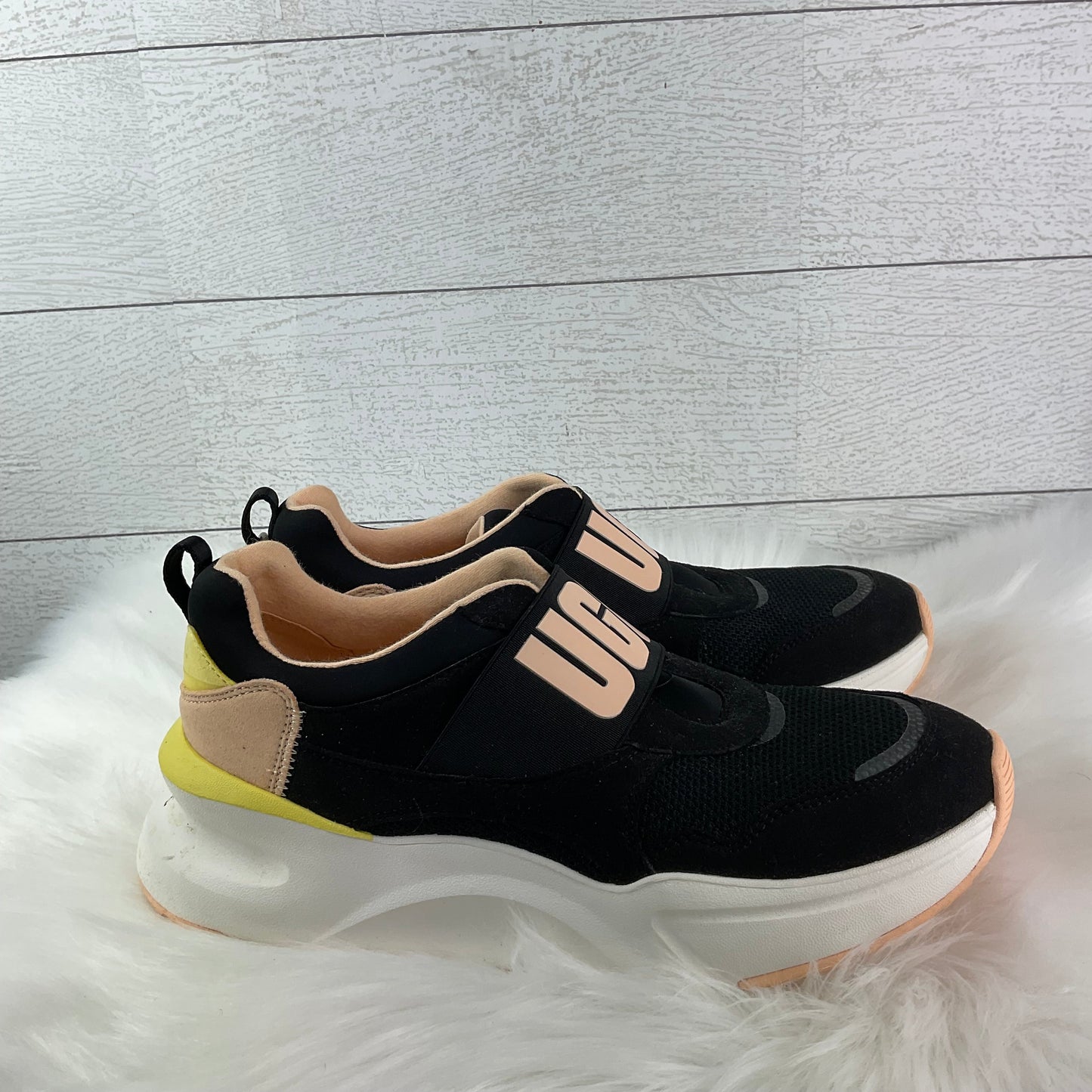 Shoes Athletic By Ugg In Black, Size: 8