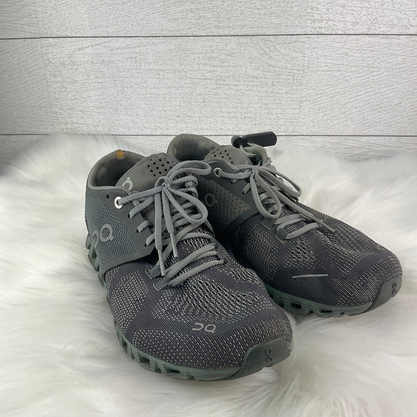 Shoes Athletic By Clothes Mentor In Grey, Size: 8.5