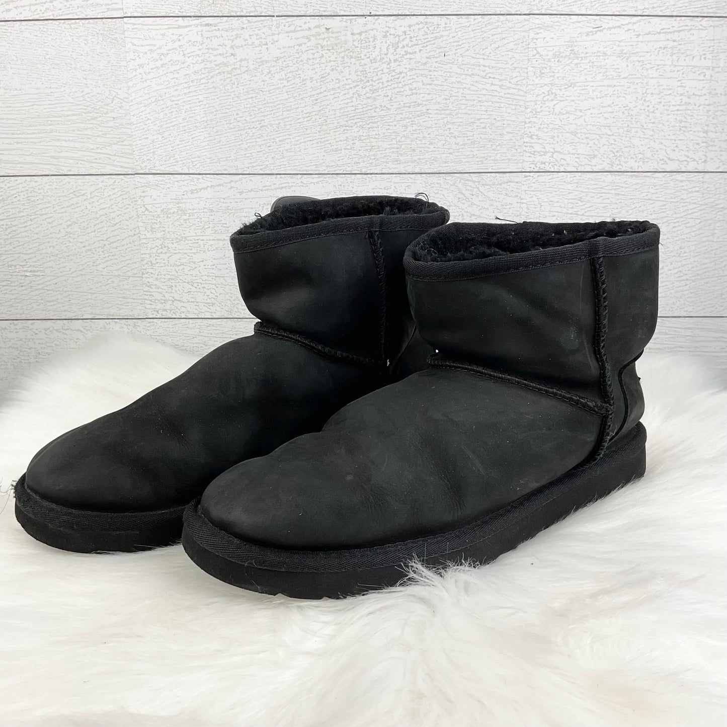 Boots Designer By Ugg In Black, Size: 9