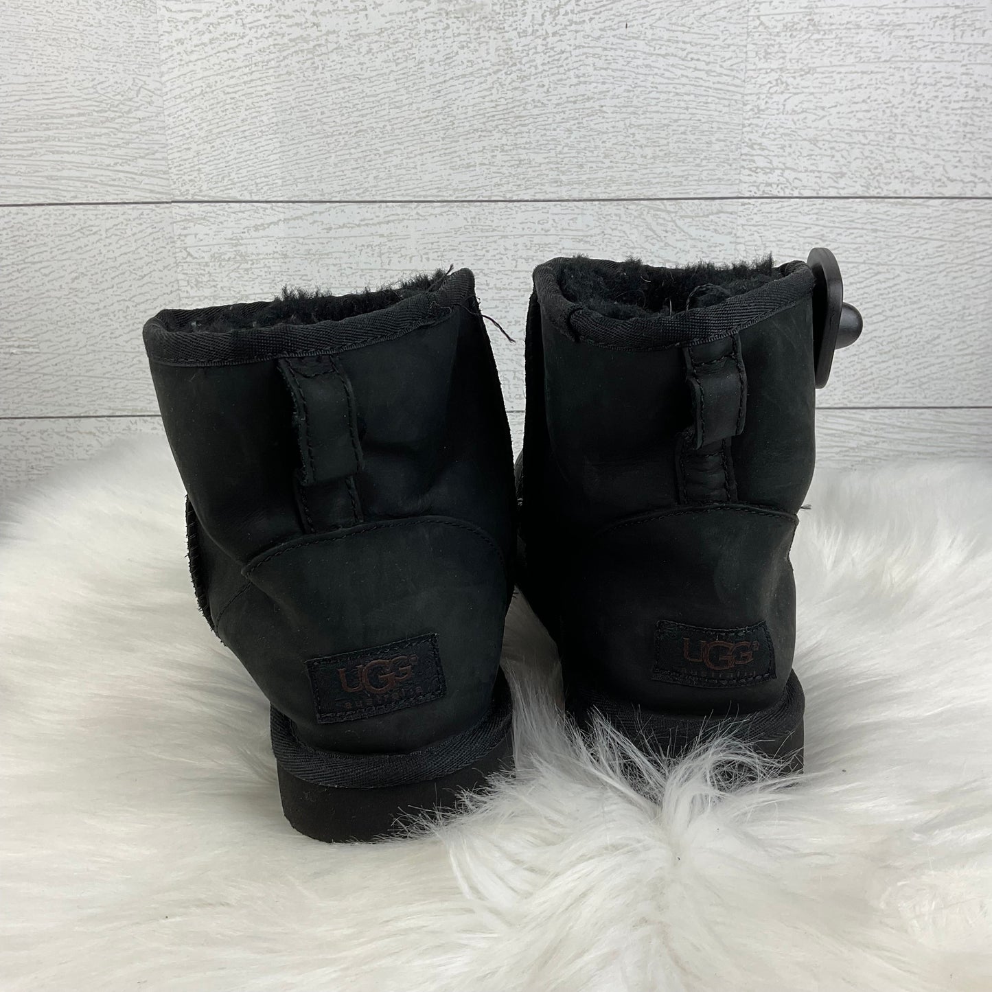 Boots Designer By Ugg In Black, Size: 9