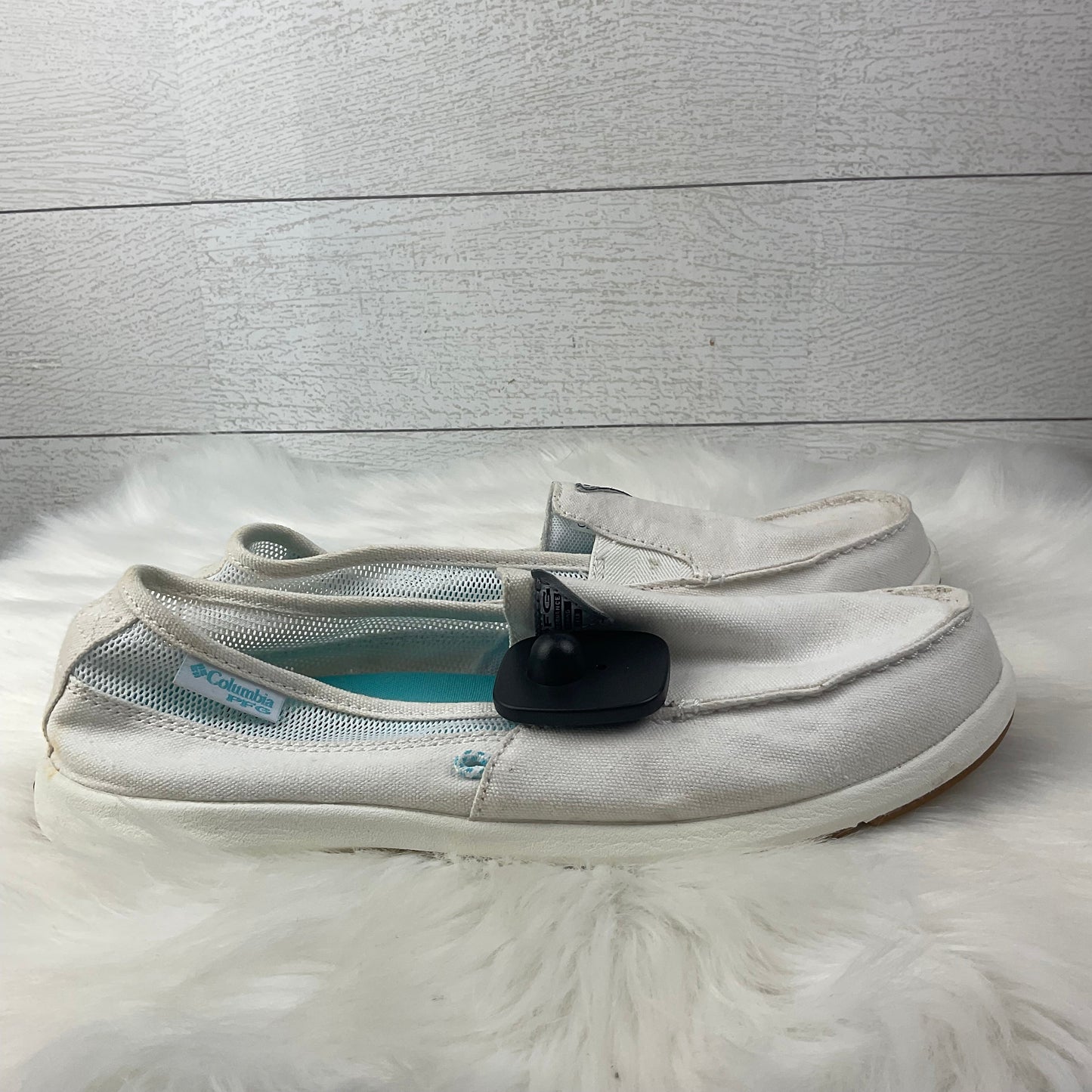 Shoes Designer By Columbia In White, Size: 8.5