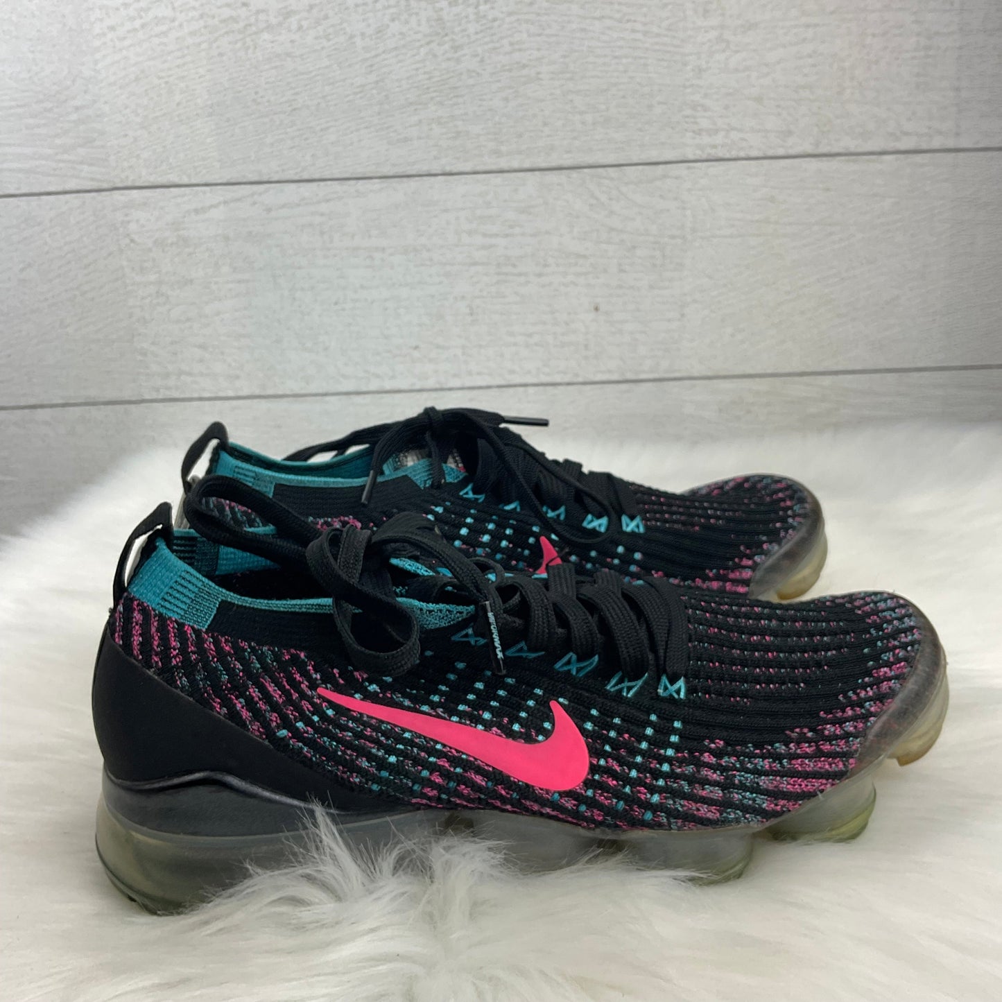 Shoes Athletic By Nike In Black, Size: 6