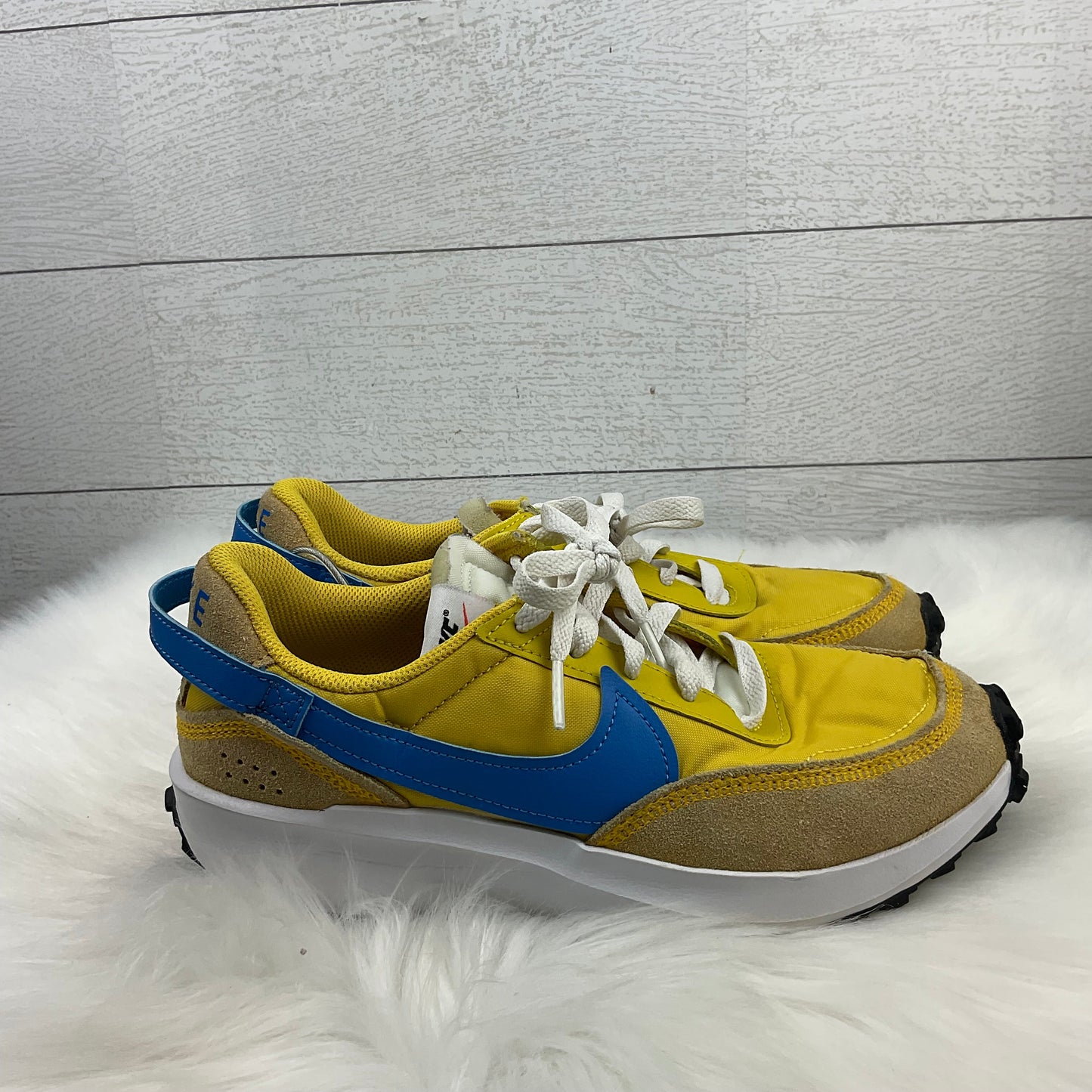 Shoes Athletic By Nike In Yellow, Size: 7.5