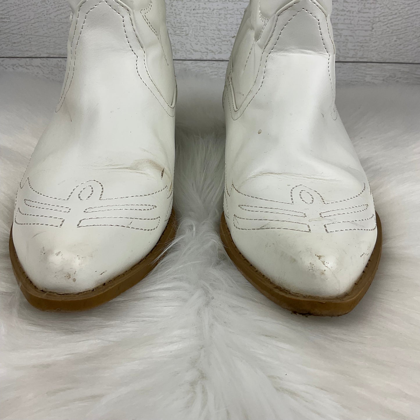 Boots Ankle Heels By Soda In White, Size: 10