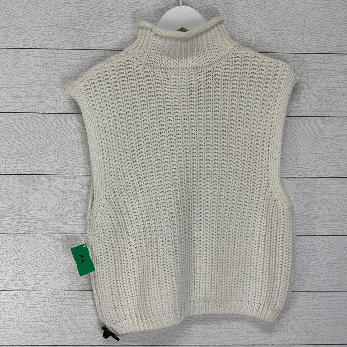 Top Sleeveless Basic By Olive And Oak  Size: M
