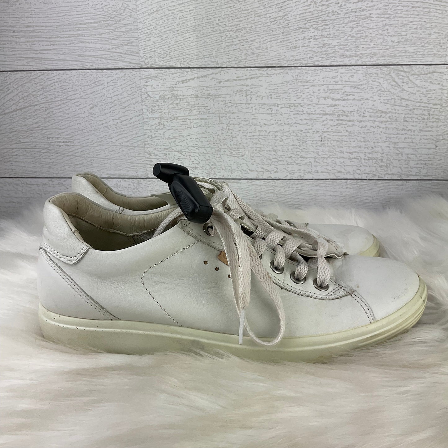 Shoes Sneakers By Ecco  Size: 6