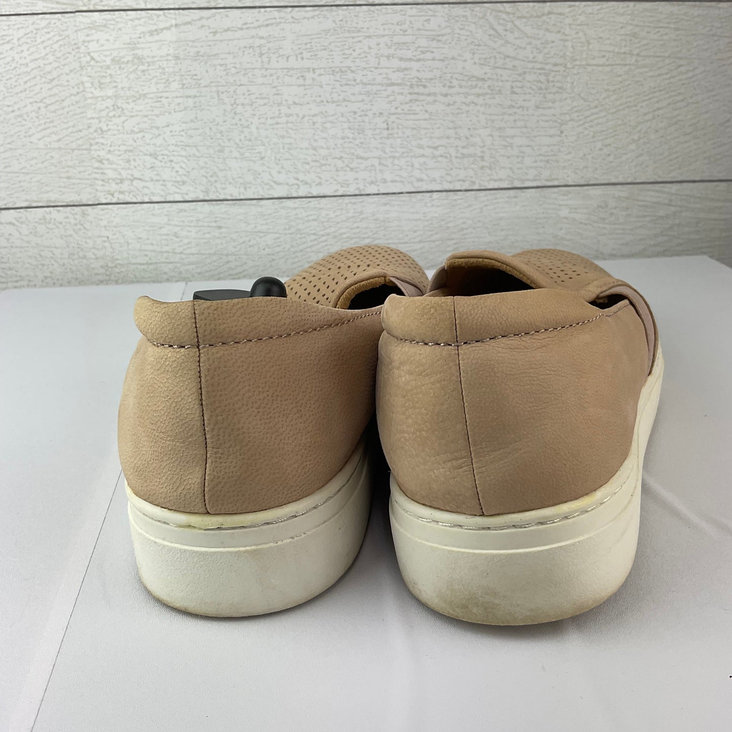 Cream Shoes Flats Naturalizer, Size 8