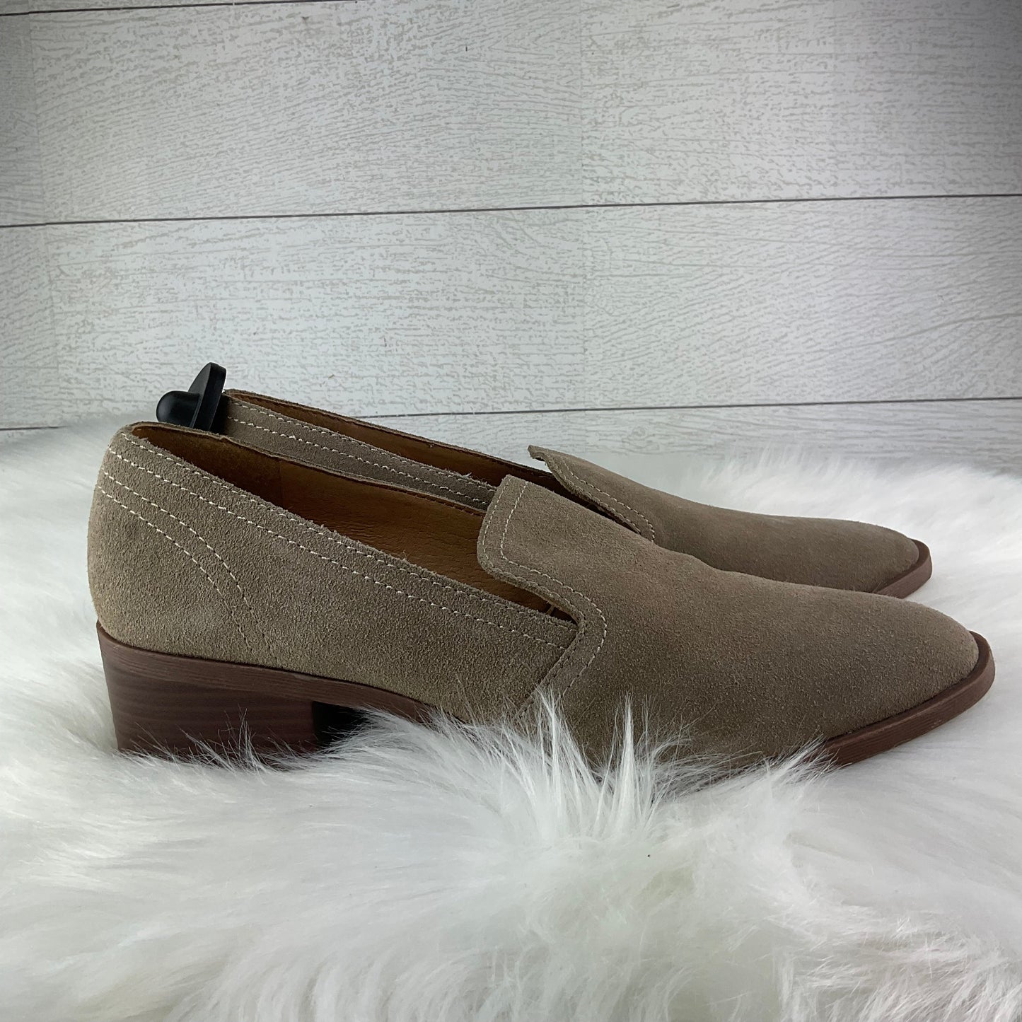 Shoes Flats By Crown Vintage In Tan, Size: 9.5