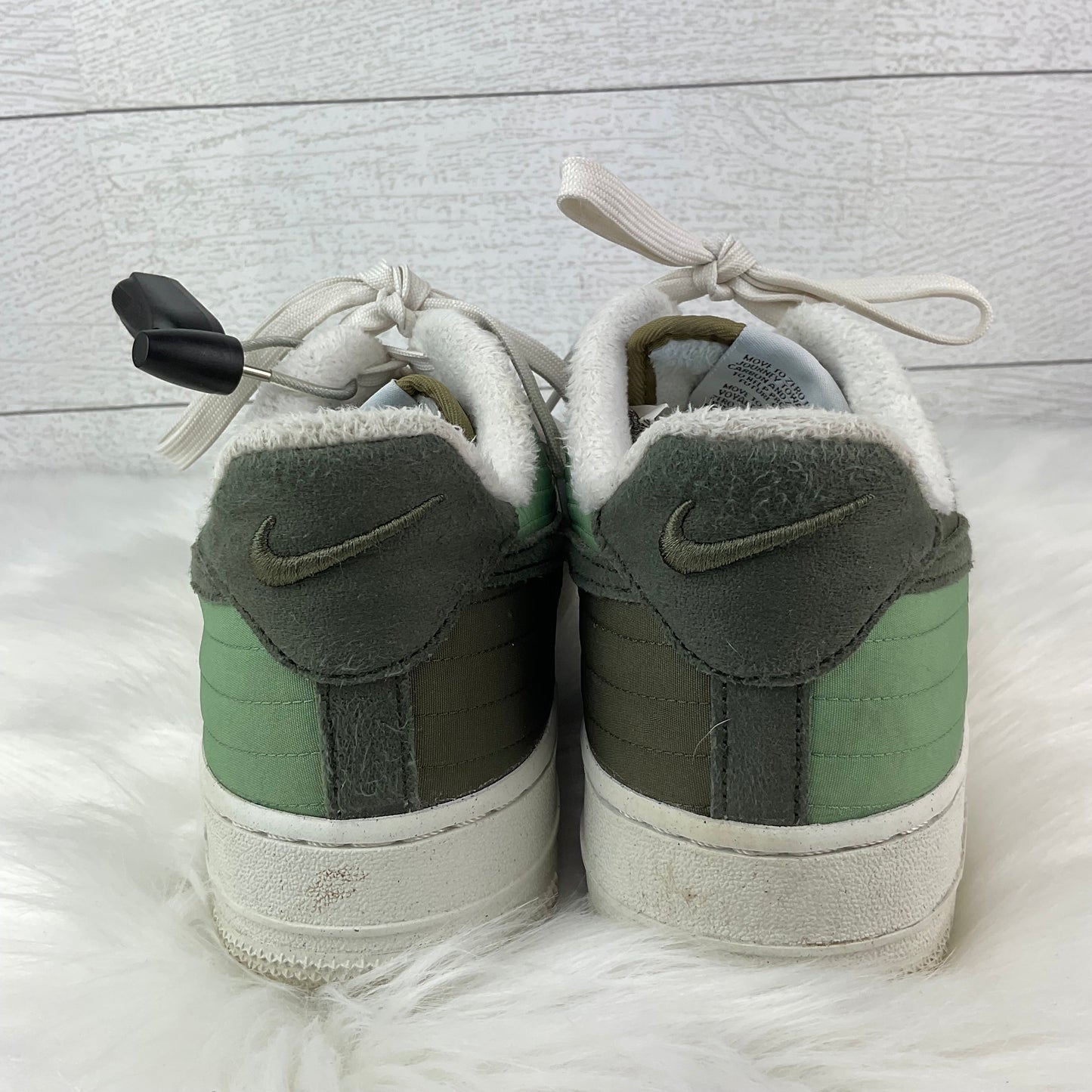 Shoes Sneakers By Nike In Green, Size: 7.5