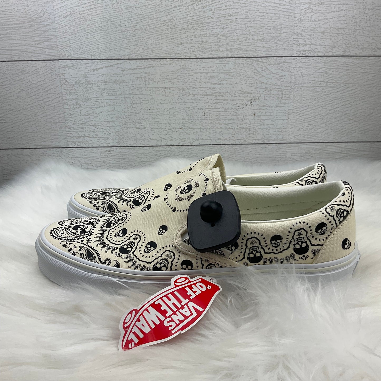 Shoes Flats By Vans In Cream, Size: 7.5