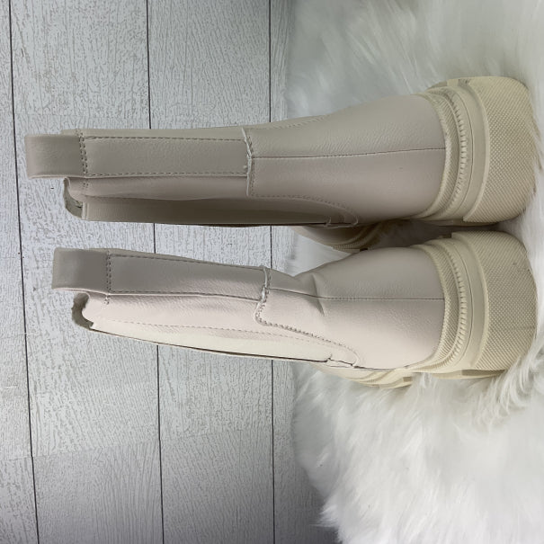 Boots Ankle Flats By Clothes Mentor In Pink, Size: 8