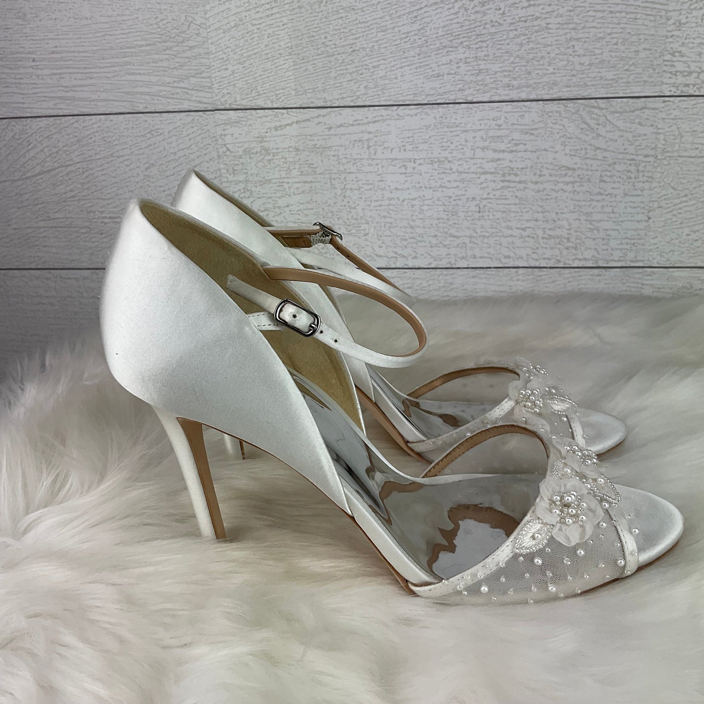 White Shoes Designer Badgley Mischka, Size 10