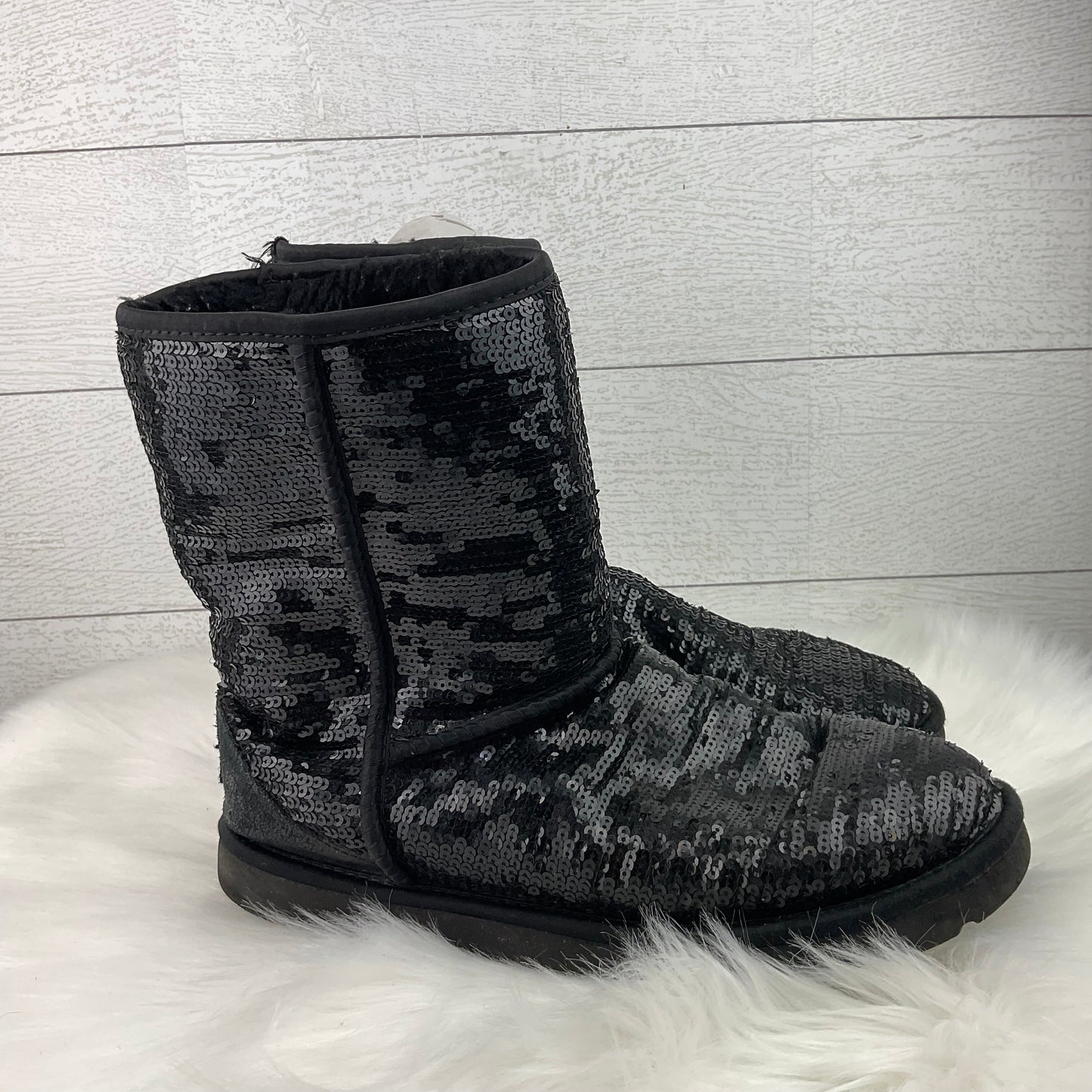 Boots Designer By Ugg In Black, Size: 9