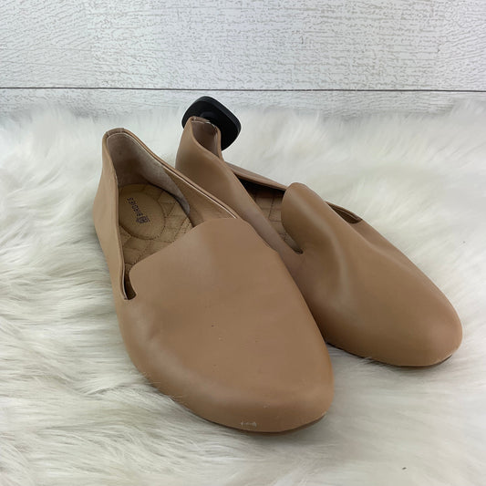 Tan Shoes Flats Clothes Mentor, Size 7.5