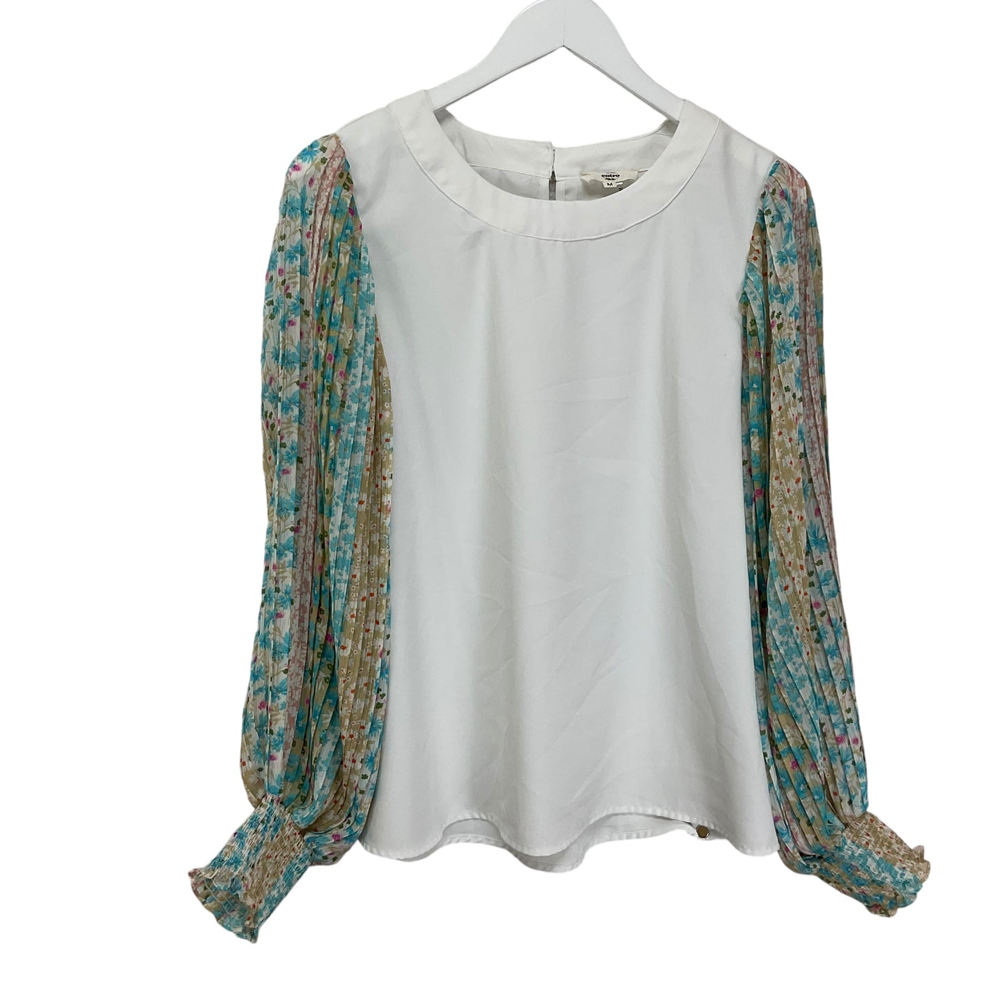 Top Long Sleeve By Entro In White, Size: M