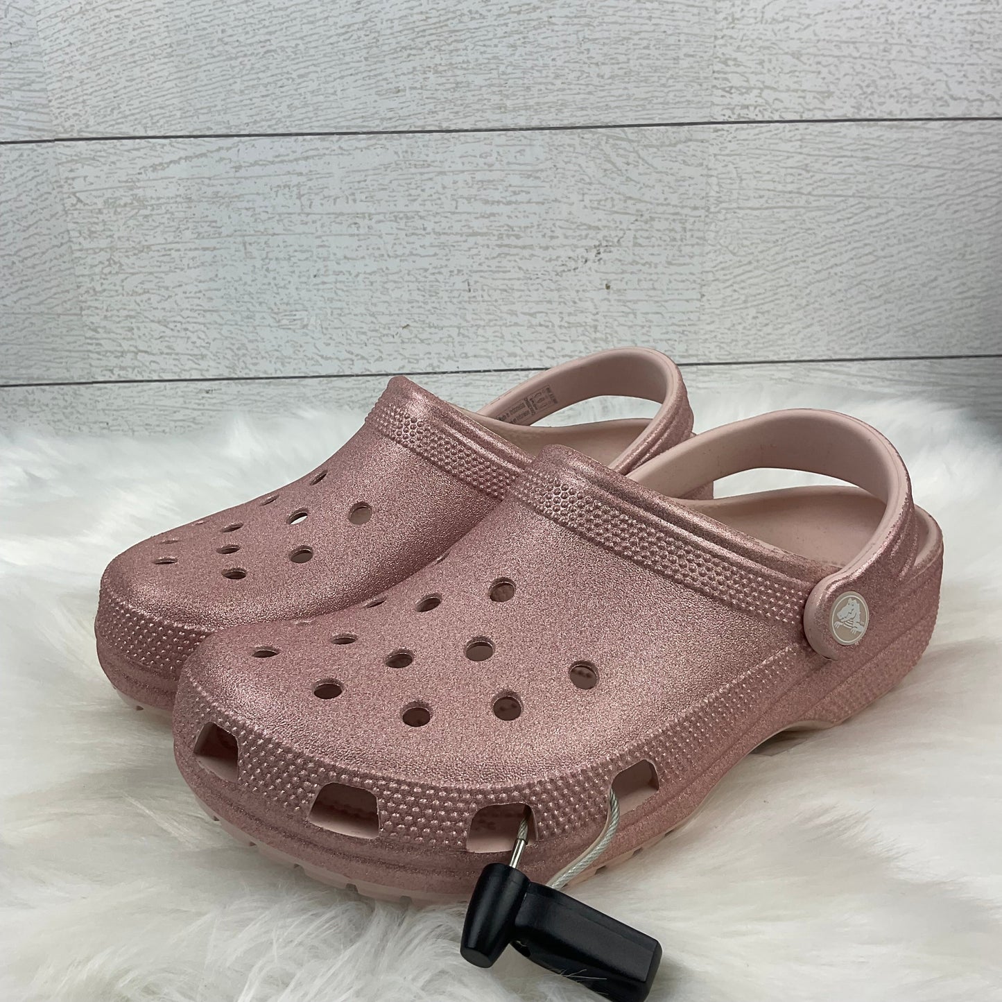 Shoes Flats By Crocs In Pink, Size: 8