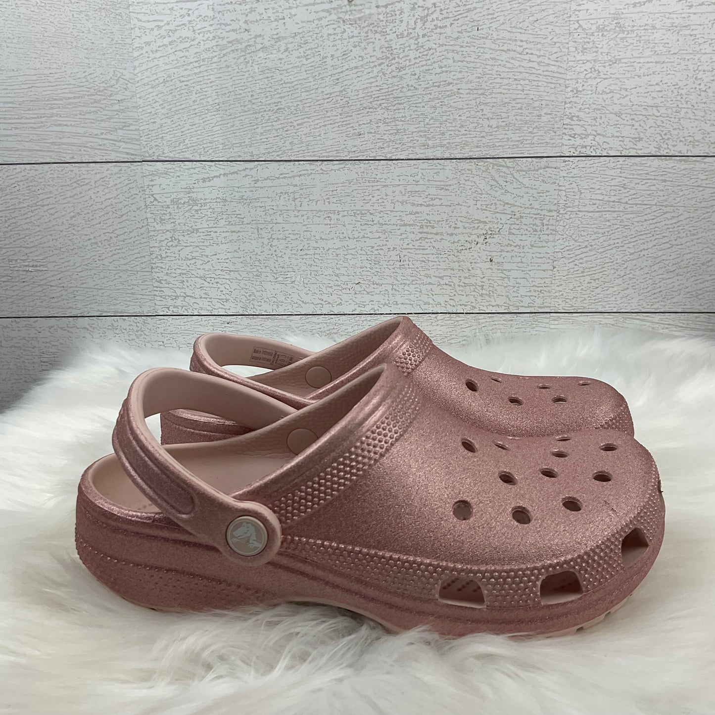 Shoes Flats By Crocs In Pink, Size: 8