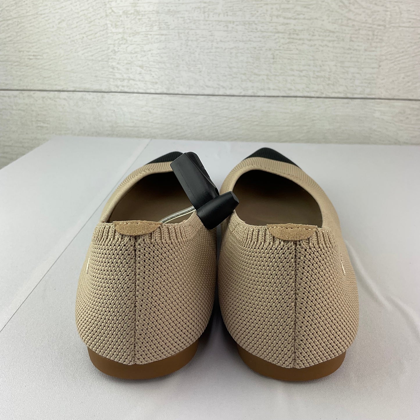 Tan Shoes Flats Clothes Mentor, Size 5.5