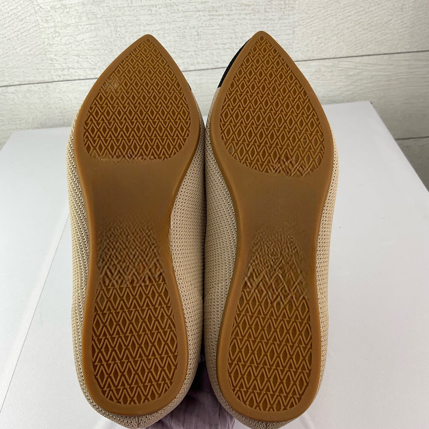 Tan Shoes Flats Clothes Mentor, Size 5.5