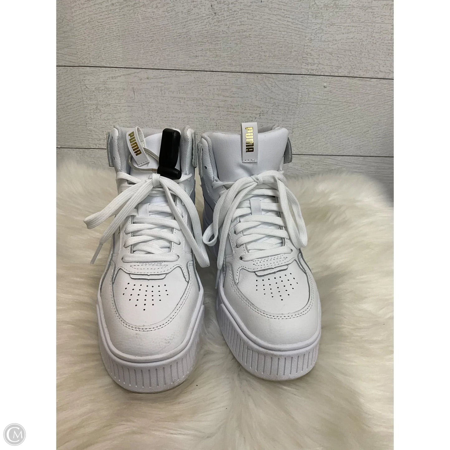 Shoes Sneakers By Puma In White, Size: 7