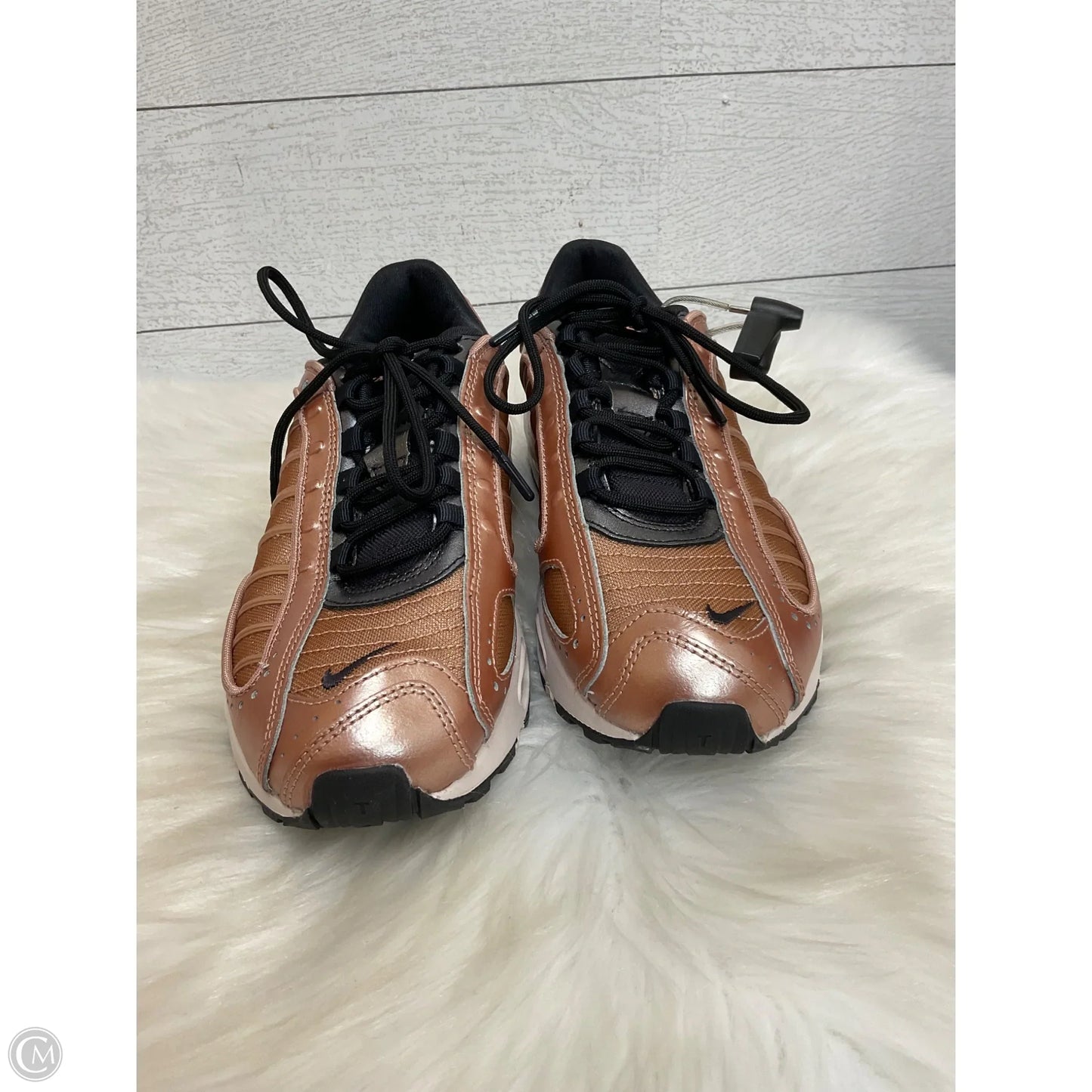 Shoes Sneakers By Nike In Black & Gold, Size: 9