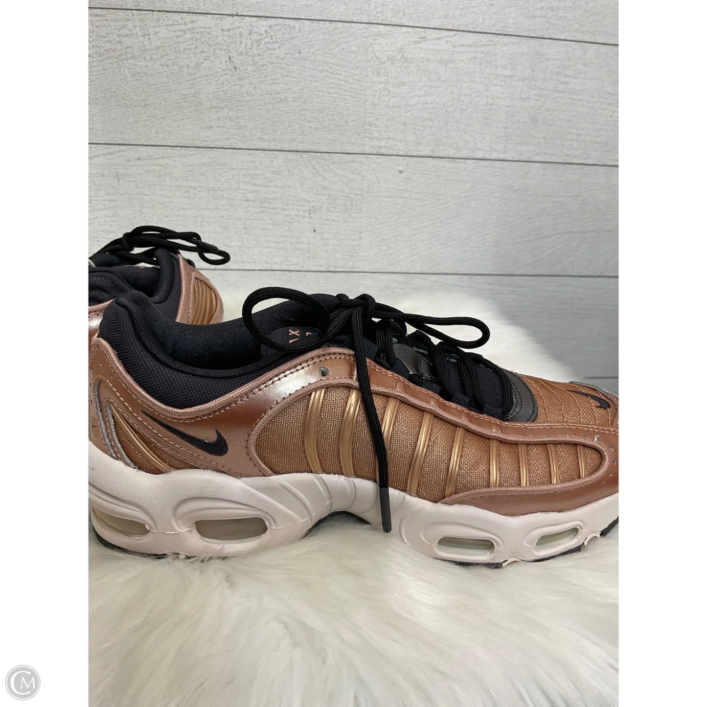 Shoes Sneakers By Nike In Black & Gold, Size: 9