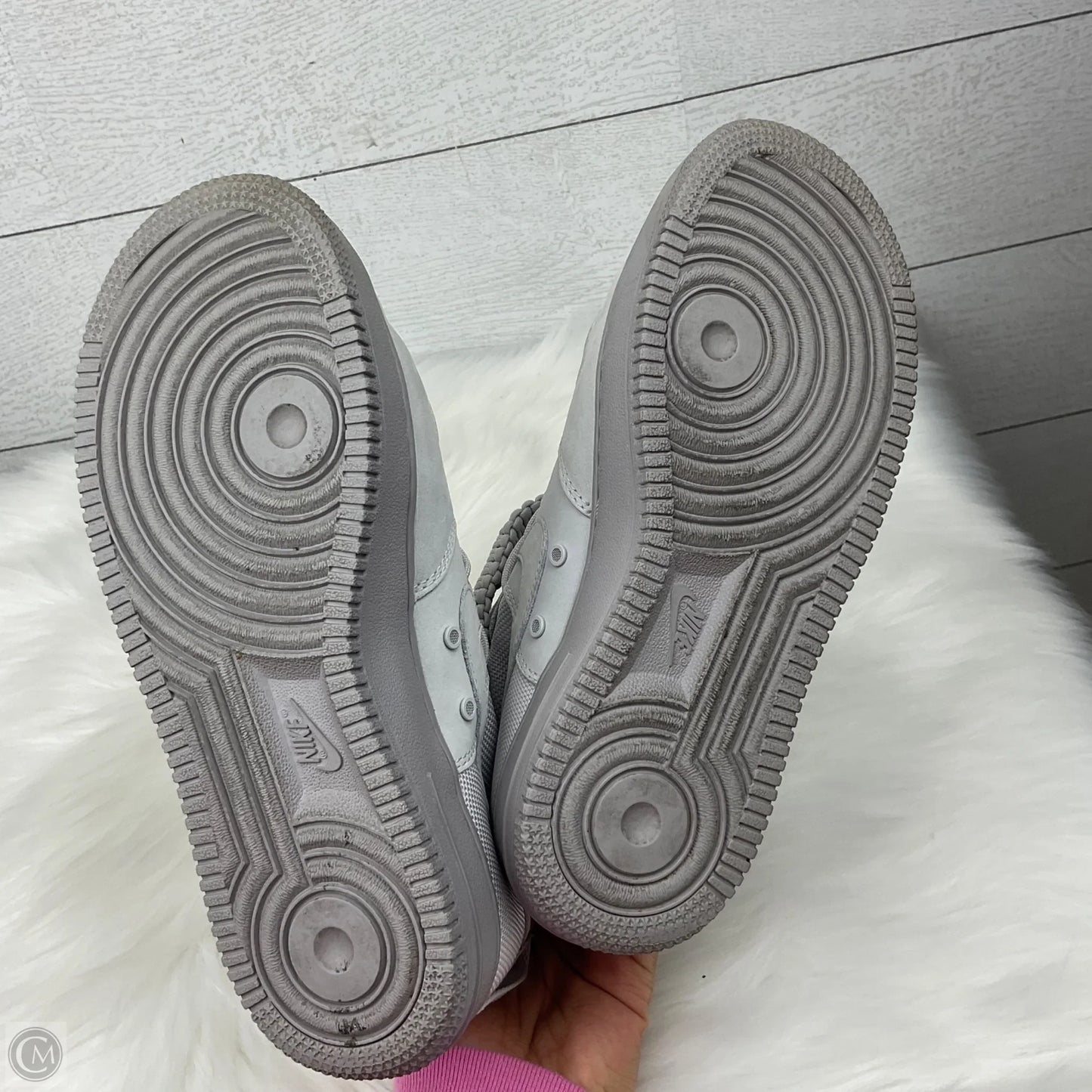 Shoes Sneakers By Nike In Grey, Size: 7