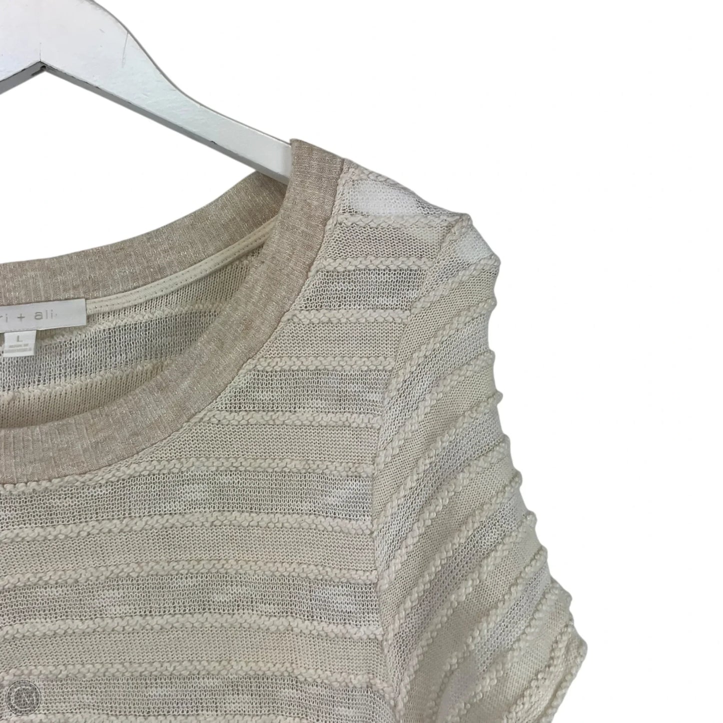 Top Short Sleeve By Eri + Ali In Cream, Size: L