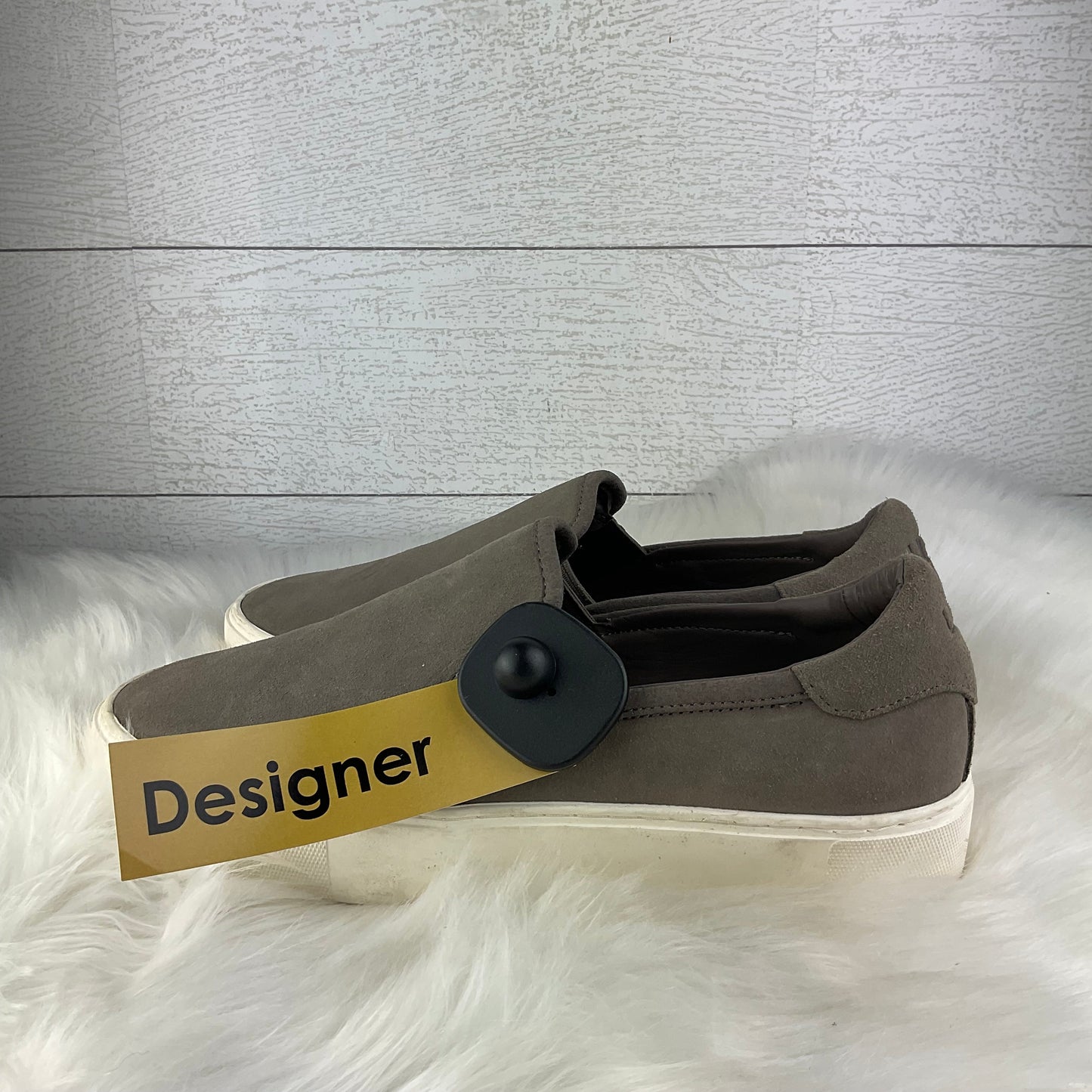 Shoes Designer By Ugg  Size: 9.5
