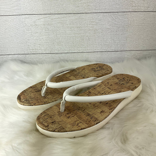 White Sandals Flats Naturalizer, Size 9