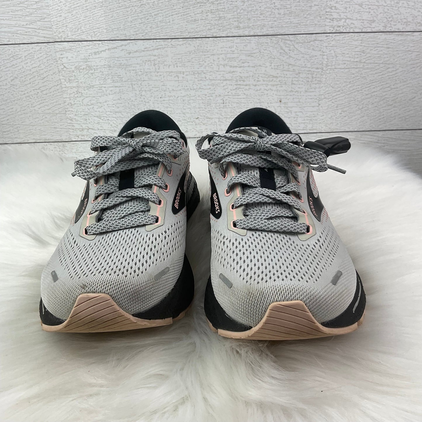 Shoes Athletic By Brooks In Grey, Size: 9.5